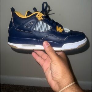 Women’s Size 7- Nike Air Jordan 4 Retro Dunk